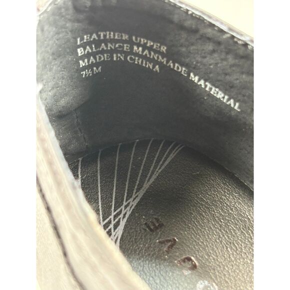 Trouvé Leather Shoes Women’s Size 7.5 | Black Slip-On Flats with Low Heel - Picture 4 of 4